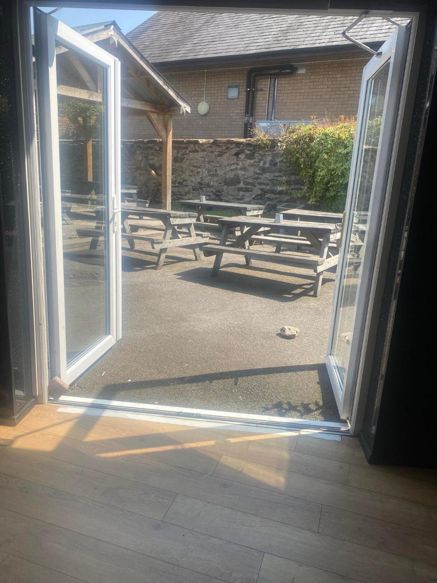 Prince Of Wales Pub And Accommodation 兰戈伦 外观 照片