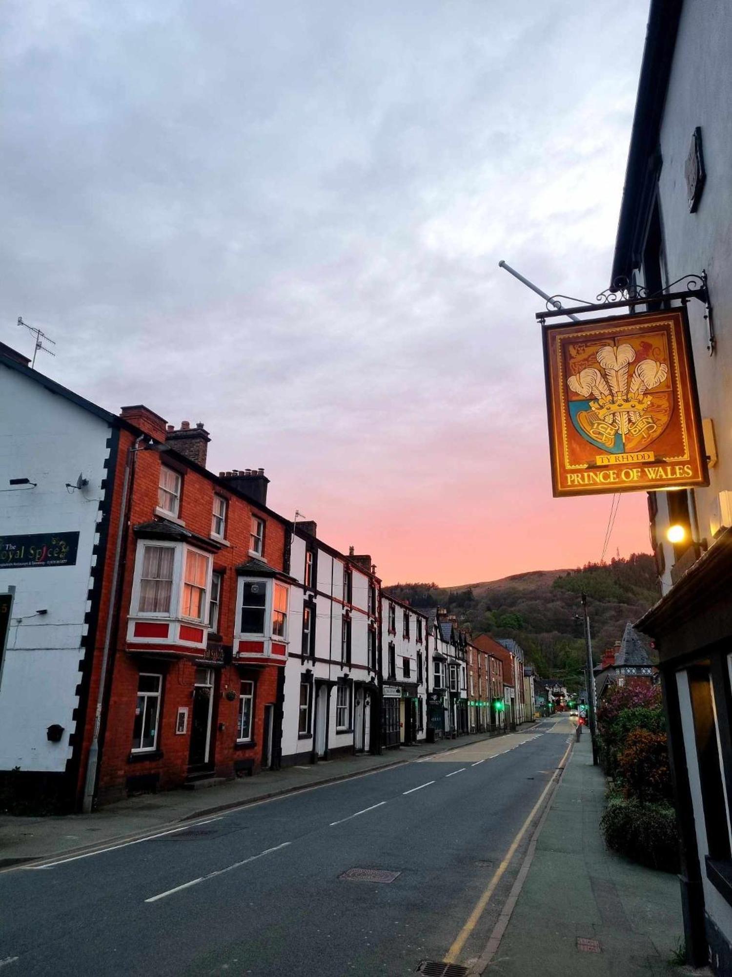 Prince Of Wales Pub And Accommodation 兰戈伦 外观 照片