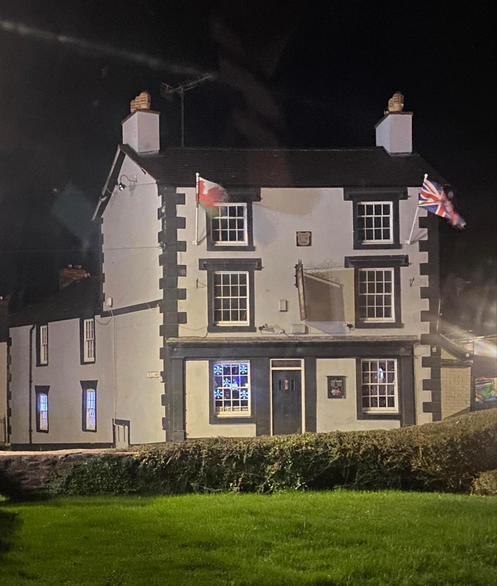 Prince Of Wales Pub And Accommodation 兰戈伦 外观 照片